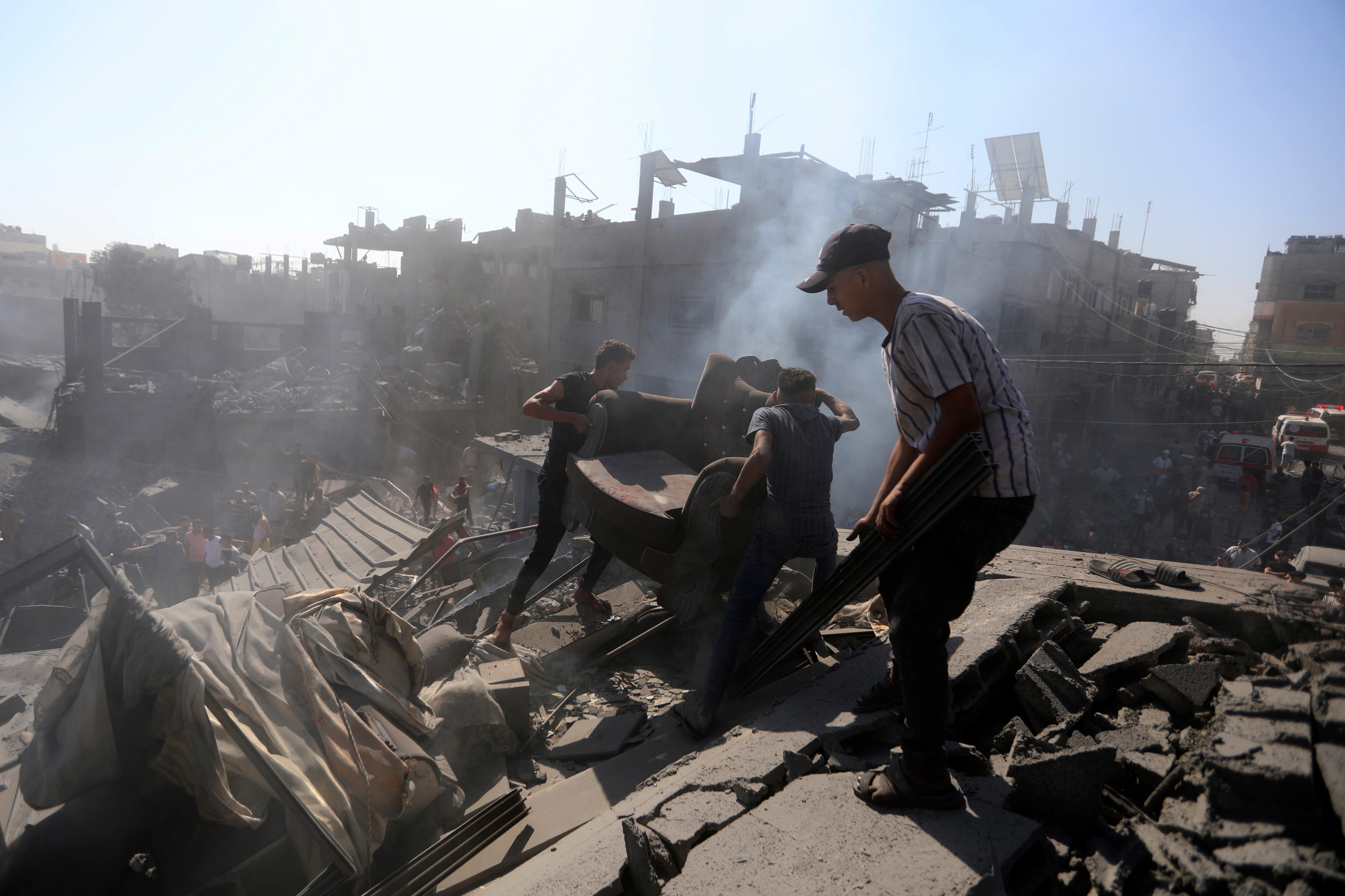 Las naciones árabes —incluidas las que son aliadas estadounidenses y las que han alcanzado acuerdos de paz o han normalizado sus relaciones con Israel— han planteado su creciente preocupación por una potencial invasión terrestre, que probablemente traerá consigo cifras de muertes aún más elevadas por los combates urbanos.