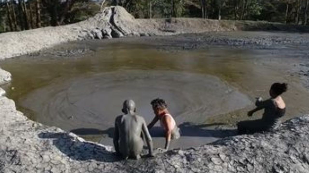 Un recorrido por el pueblo antioqueño con bosques tropicales frondosos y curiosos volcanes de lodo; queda a 3 horas de Montería