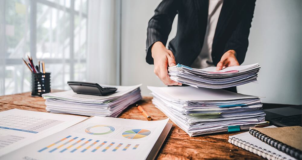 La prescripción limita el tiempo para exigir el pago de una deuda.

