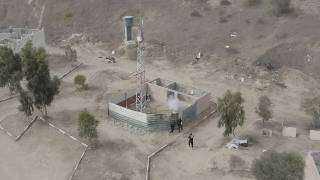 Esta imagen de un video publicado en las redes sociales por Hamás el 12 de septiembre de 2023 muestra un ejercicio con fuego real denominado operación “Pilar Fuerte” en las afueras de Al-Mawasi, una ciudad palestina en la costa sur de la Franja de Gaza.