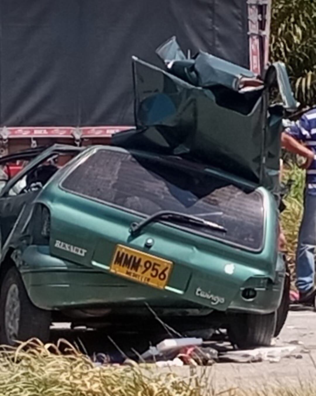 Solo uno de los tres ocupantes del vehículo logró sobrevivir.