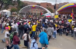 Periodistas fueron agredidos durante el desfile del 20 de julio.