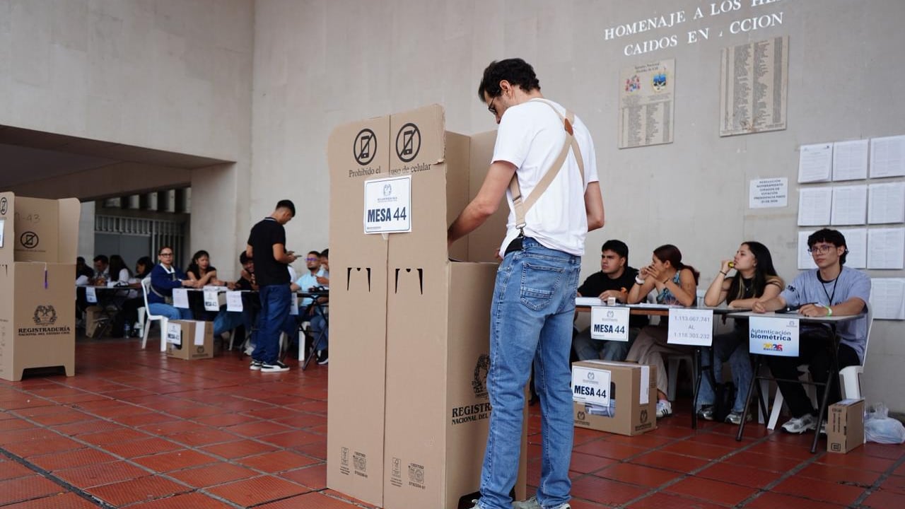 Más de 120 mil hombres y mujeres de la Institución están cubriendo de manera directa y circundante los puestos de votación.