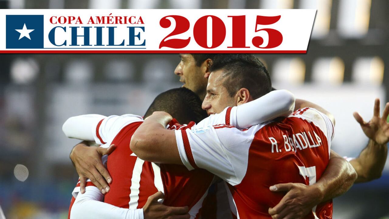 Los paraguayos celebran el gol del triunfo ante Jamaica.