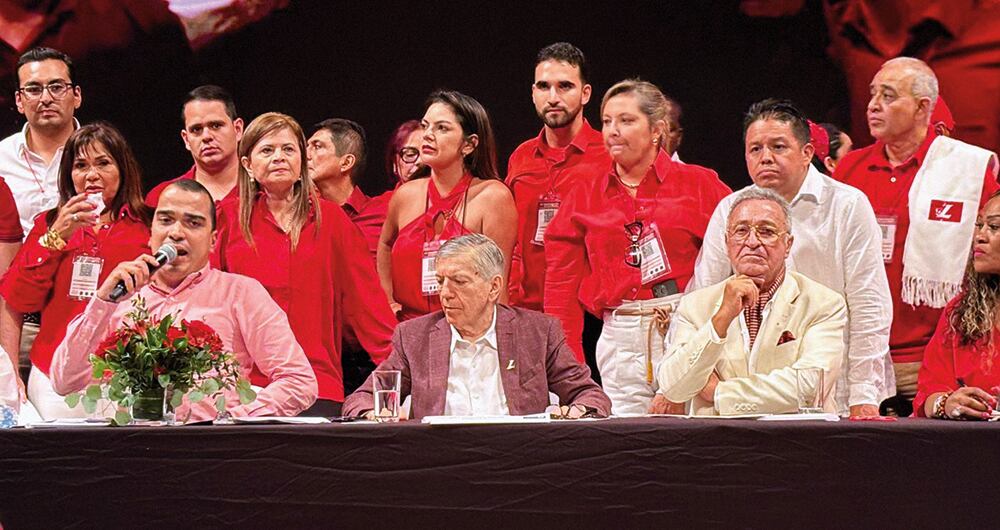 César Gaviria fue reelecto al frente del Partido Liberal.