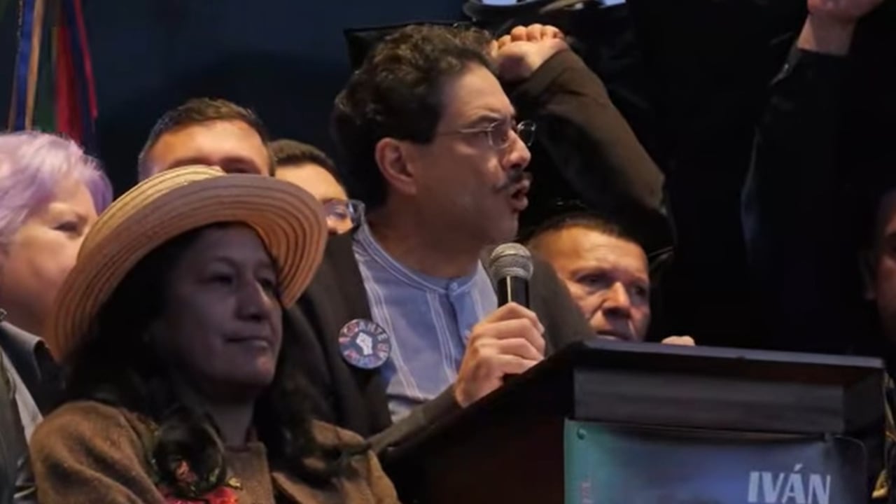 Iván Cepeda, en un discurso en Ciudad Bolívar, en Bogotá, pidió a sus bases respaldar la gestión de Gustavo Petro.