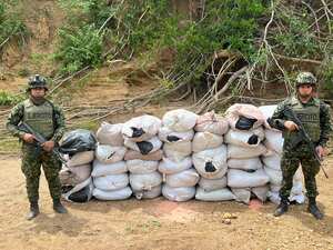 Se hallaron varios bultos que contenían aproximadamente 70 kilos de explosivos cada uno.