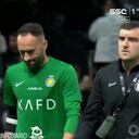 David Ospina se retiro anticipadamente del campo por lesión