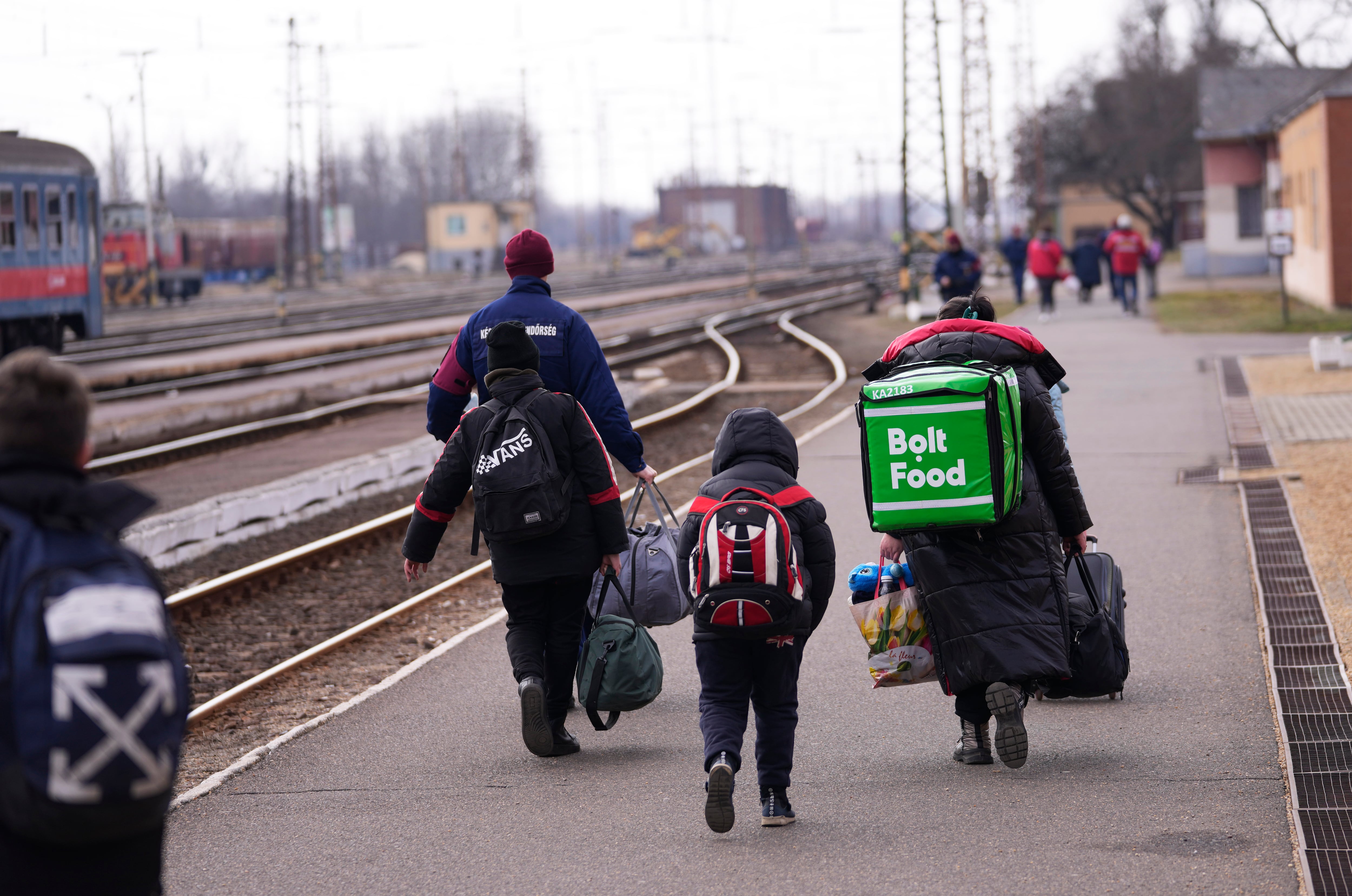 Ucranianos dejan su hogar.
