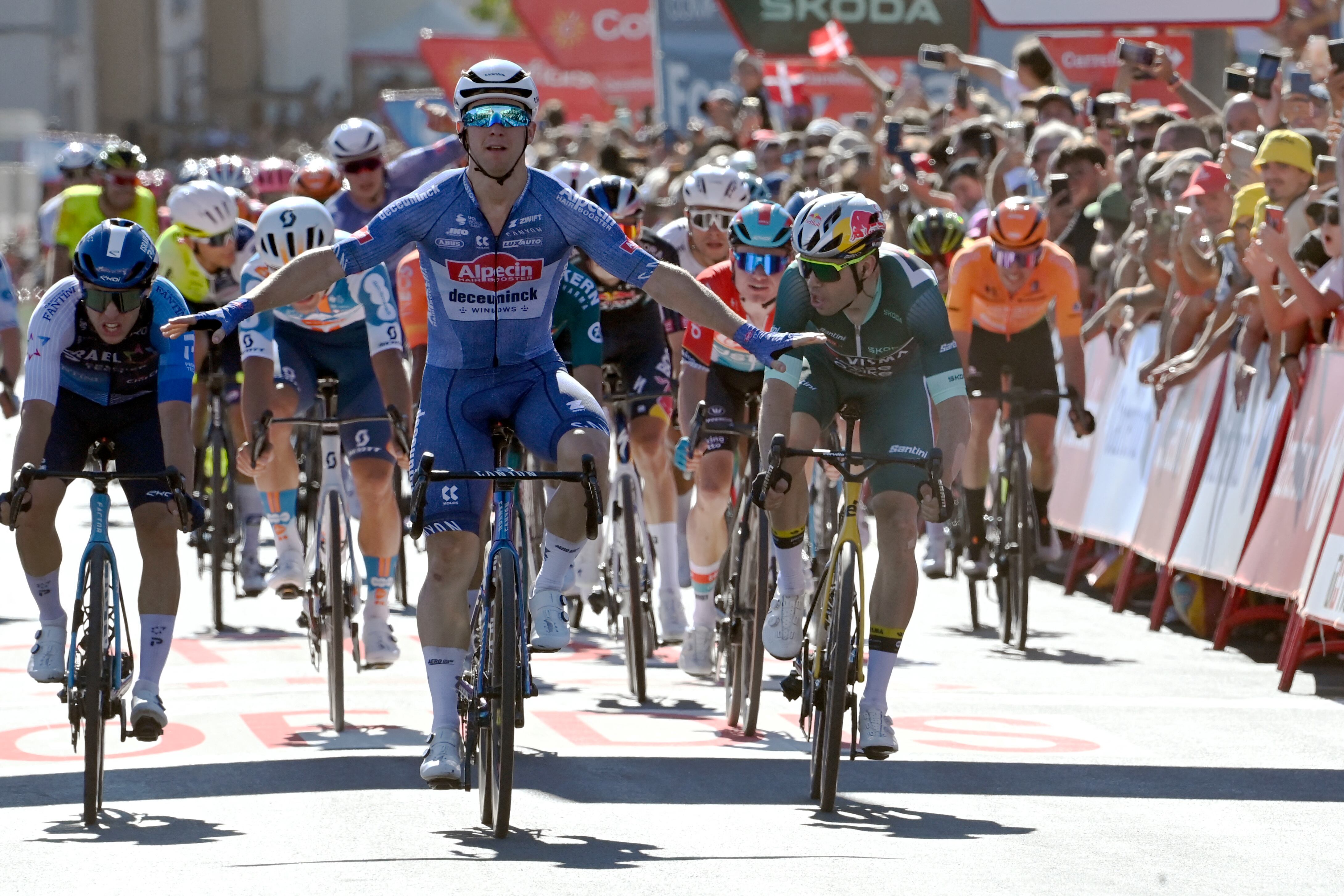 Groves se quedó con la Etapa 2 de la Vuelta a España.