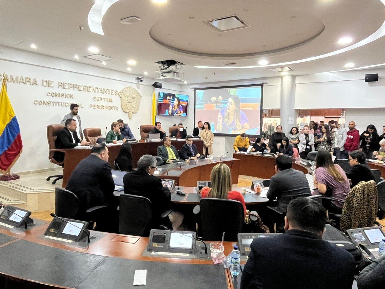 Sigue el debate de la reforma laboral en la Cámara de Representantes.