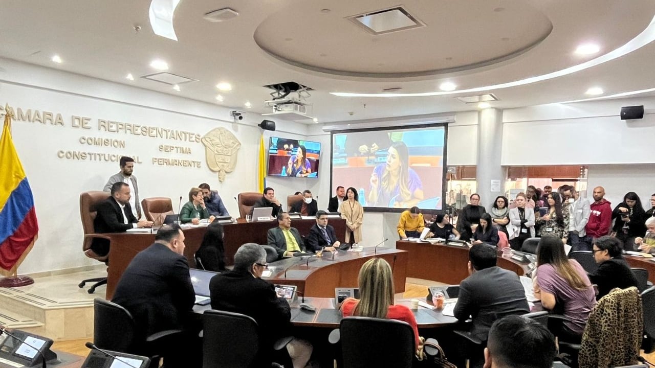 Sigue el debate de la reforma laboral en la Cámara de Representantes.