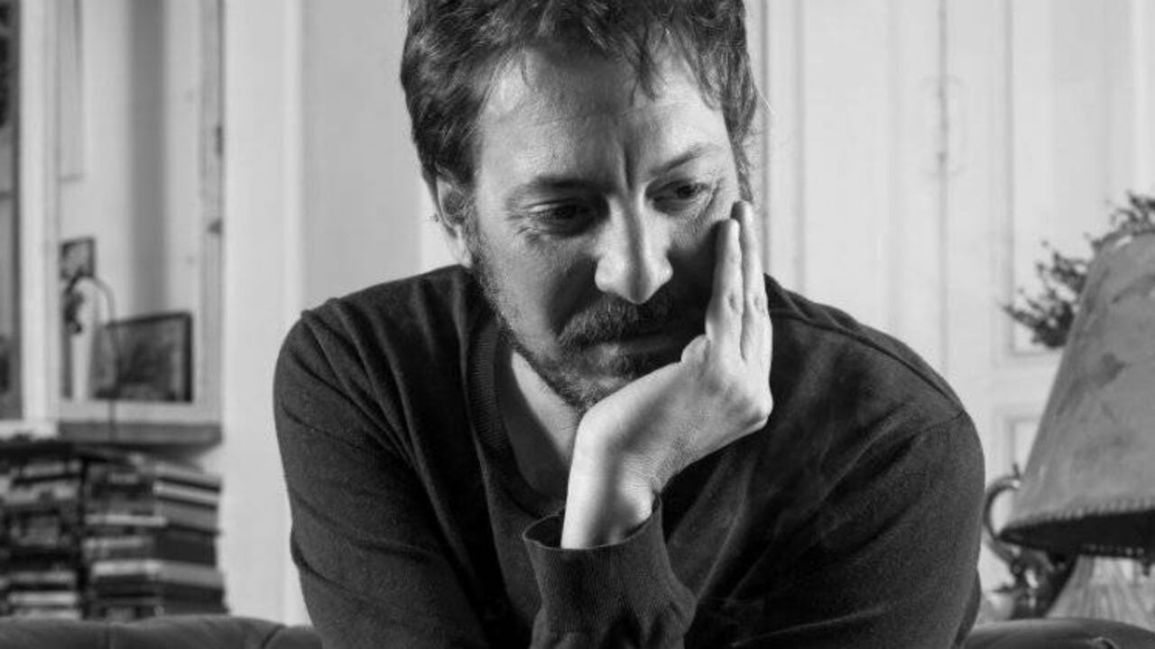 Loriga nació en Madrid, en 1967.