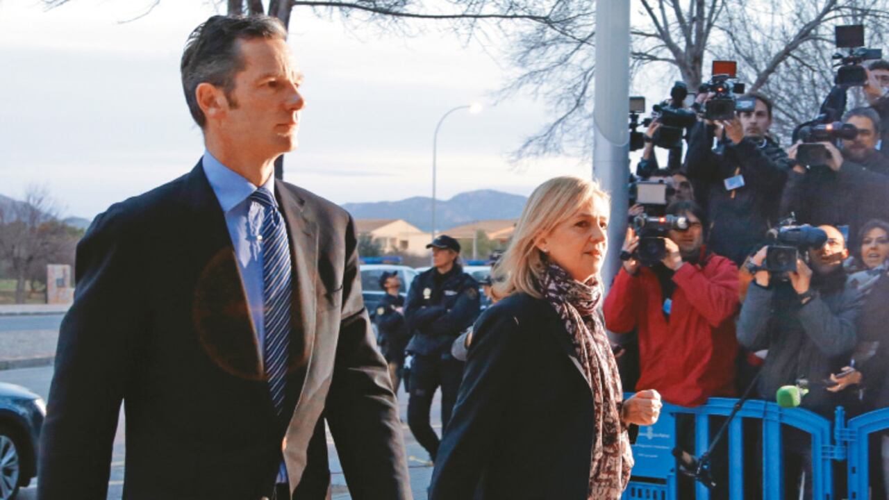 La infanta Cristina y su marido, Iñaki Urdangarin, llegaron juntos al juicio el pasado 11 de enero. Ella enfrenta una posible pena de 8 años, él, una de 19 años en la cárcel.