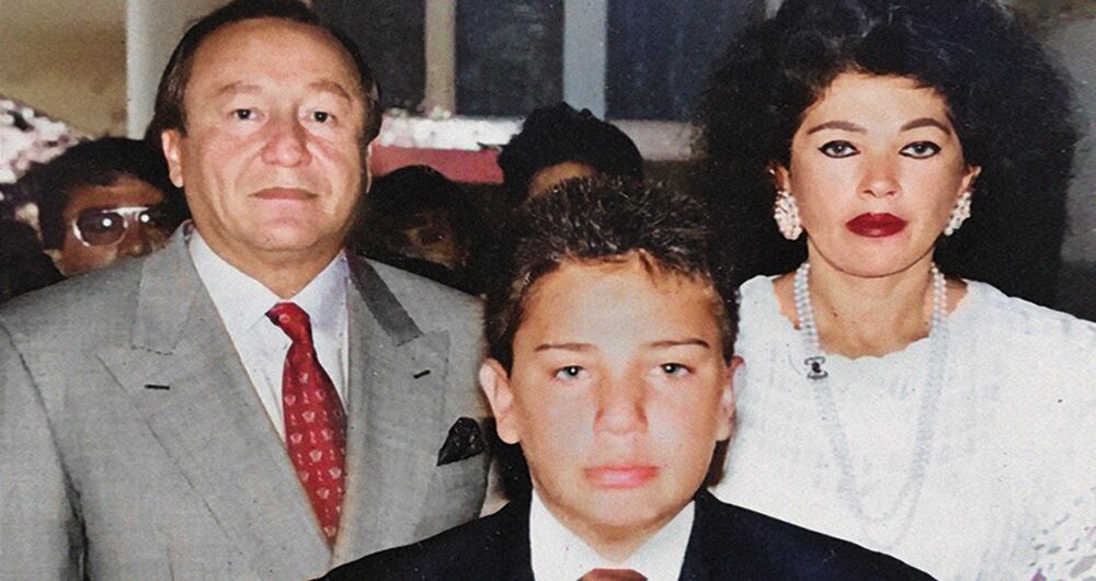  Su esposa, Socorro Oliveros, y su hijo Rodolfo José han sido parte fundamental de su campaña y lo acompañan en algunos recorridos.