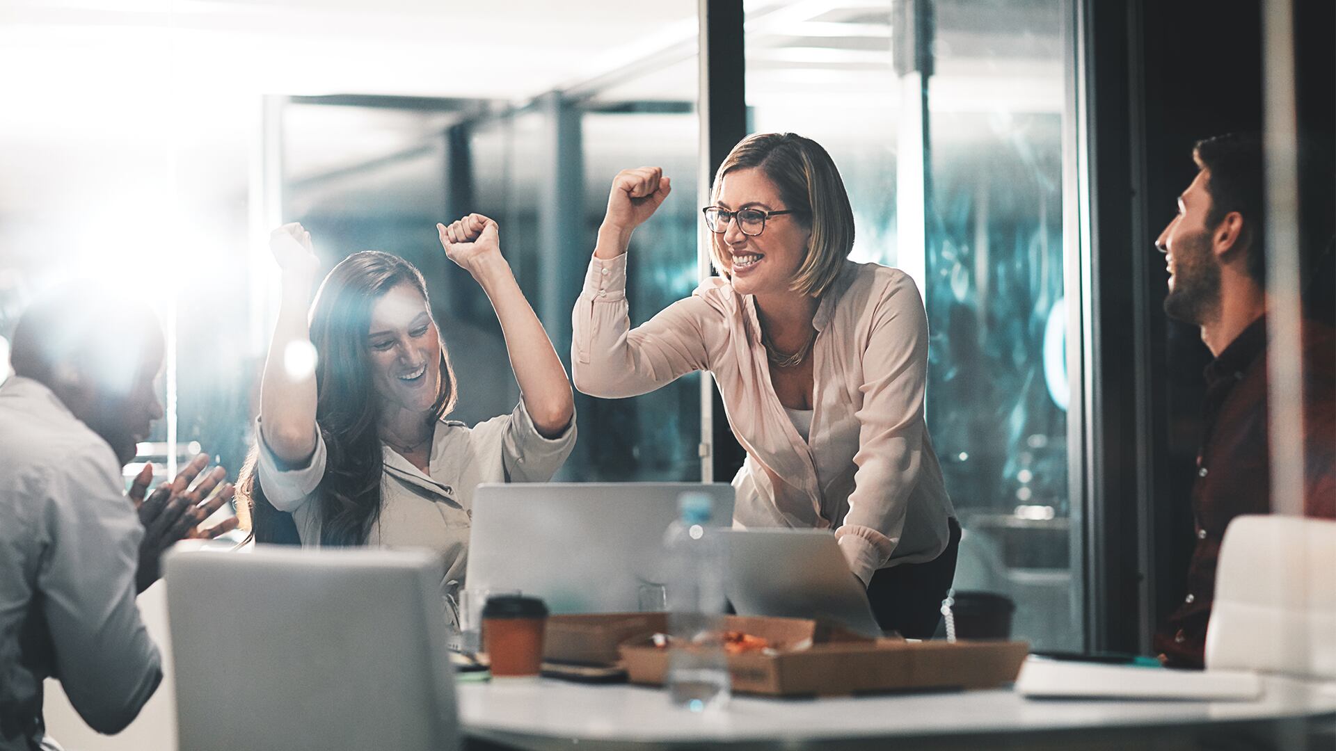 Situaciones como la discriminación de género, la desigualdad salarial o la falta de oportunidades de empleo se convierten en obstáculos permanentes.