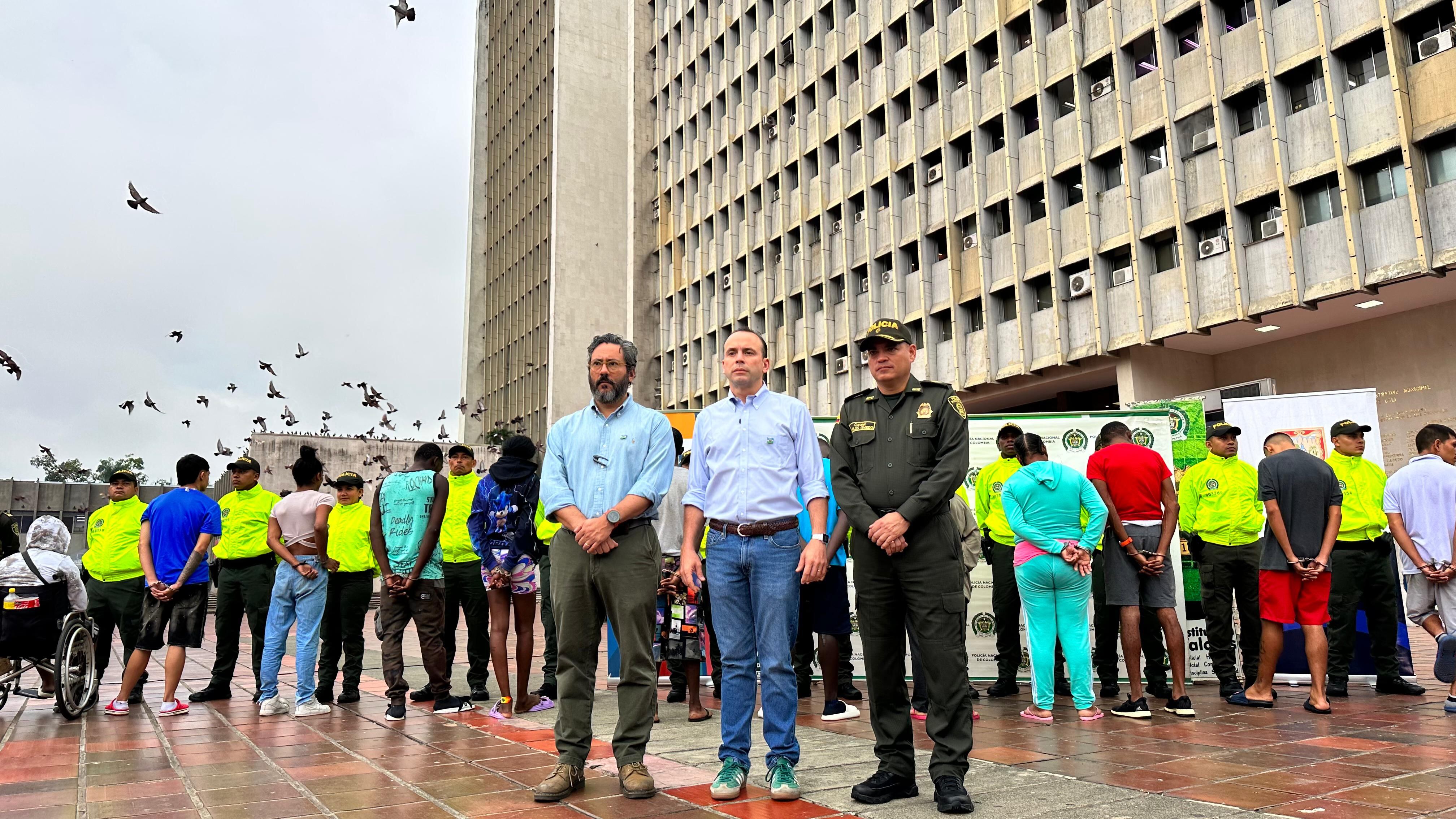 Estos resultados fueron presentados en la plazoleta del CAM, donde también estuvieron presentes los capturados y aprehendidos.