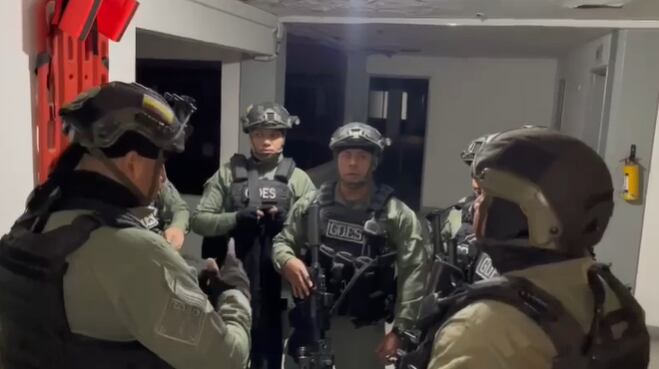 Grupo de Operaciones Especiales de la Policía en operativo contra el narcotráfico.