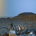 El rover Curiosity Mars de la NASA usó sus cámaras de navegación en blanco y negro para capturar panoramas de Marte.