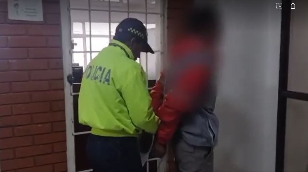 La madre de la menor fue quien denunció al agresor. La Policía lo capturó.