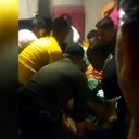 Uniformados de la Policía Metropolitana atendió a una mujer que acababa de dar a luz en su casa.