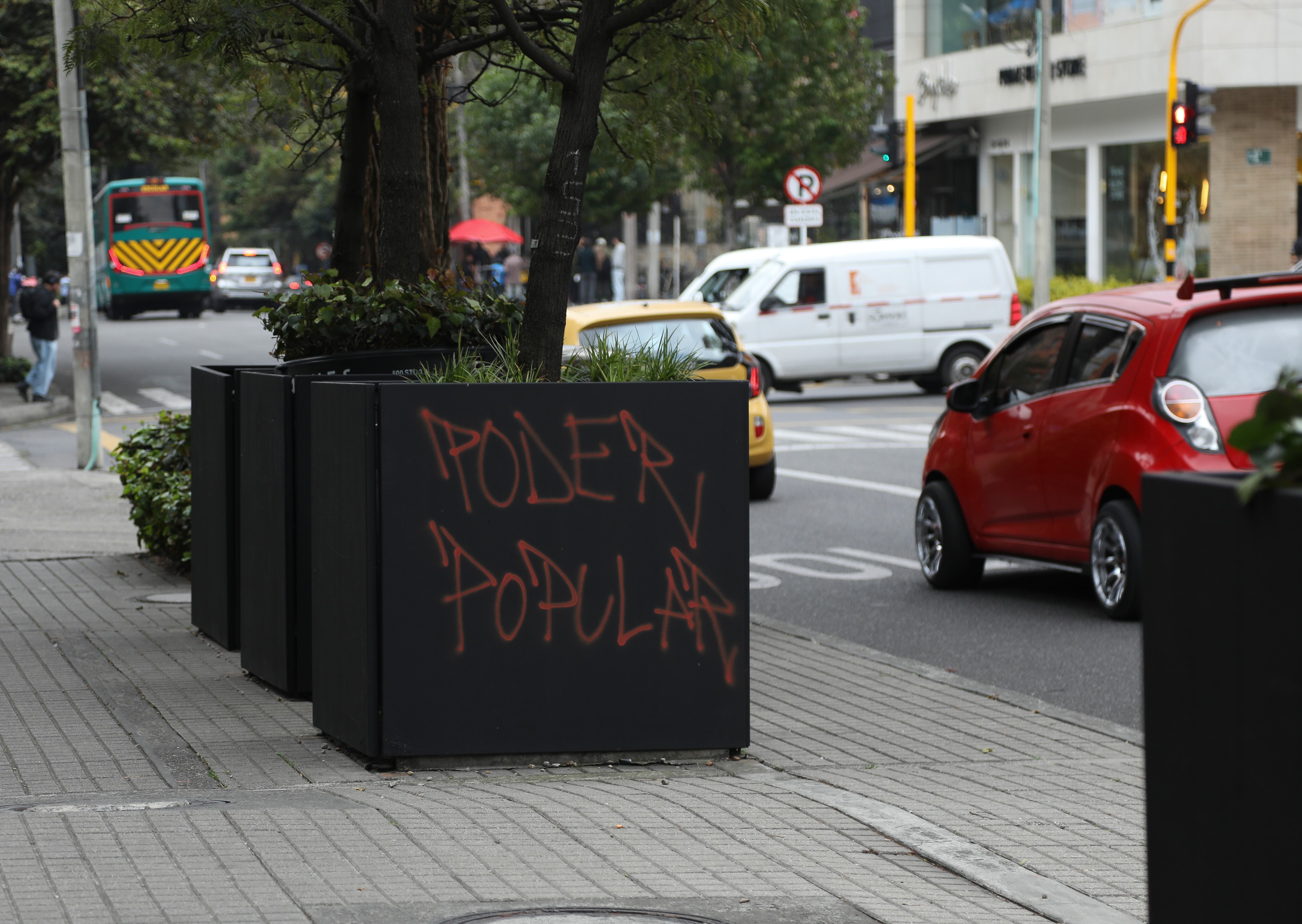 Graffitis protestas norte de Bogotá