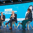 De izquierda a derecha, Gloribett Pardo, editora de salud de RCN TV; Francisco Vélez, director general de Siemens Healthineers; Andrés Felipe Ruiz, director de Acceso al Mercado y Ventas de Sanofi; Gilberto Mejía Estrada, director general de la Fundación Clínica Shaio, Andrea Lara-Sánchez, experta en evaluación de tecnologías sanitarias del IETS.