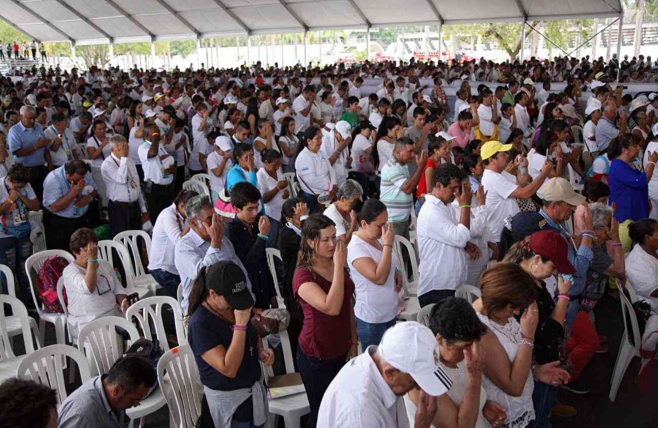Despedida de Francisco con bendición. Foto: León Darío Peláez