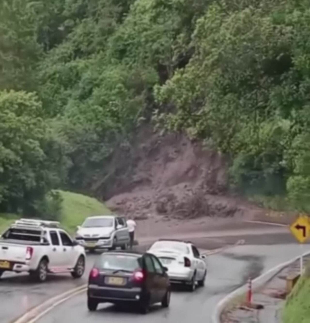 Los conductores reportaron la emergencia.