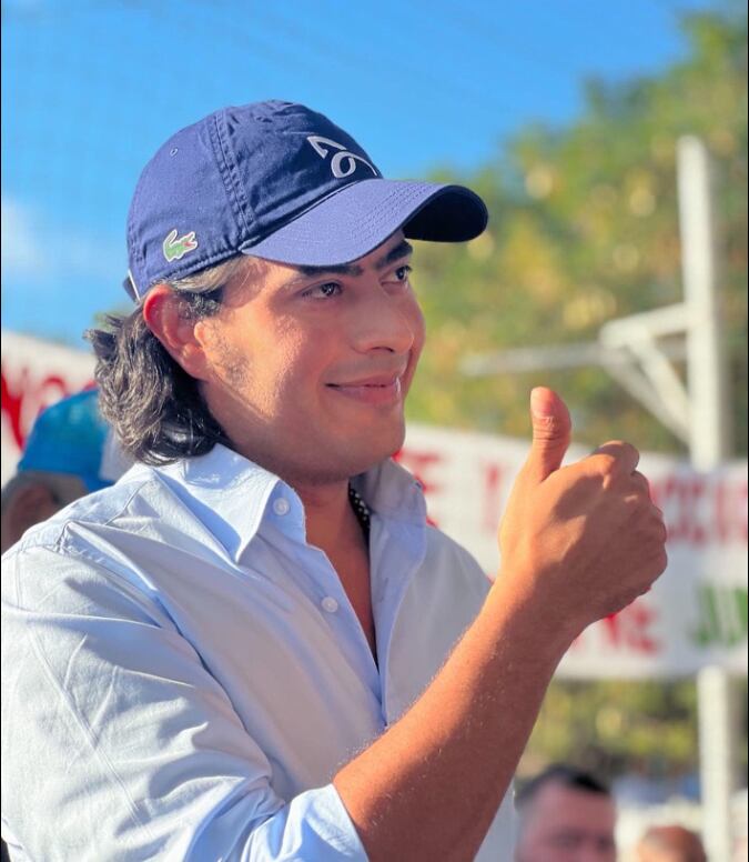 NICOLAS PETRO en campaña