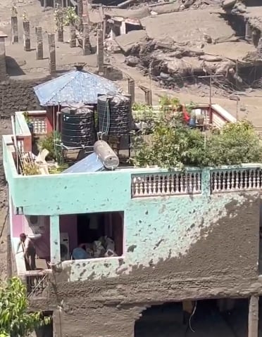 La familia y la casa sobrevivieron a la prueba.