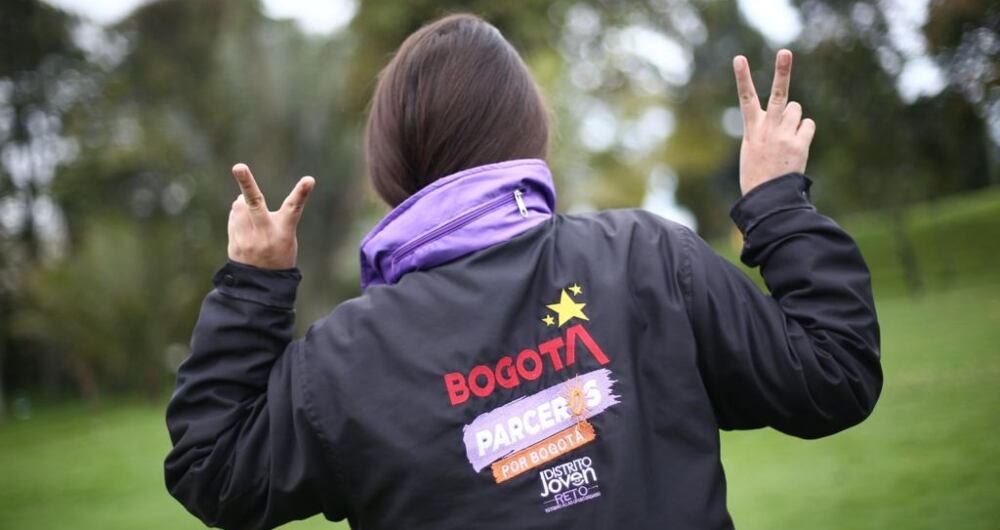 Los jóvenes son formados dentro del programa como Agentes Comunitarios
de Prevención de violencias, consumo de sustancias psicoactivas, maternidad y
paternidad temprana, salud mental y orientación socio ocupacional.