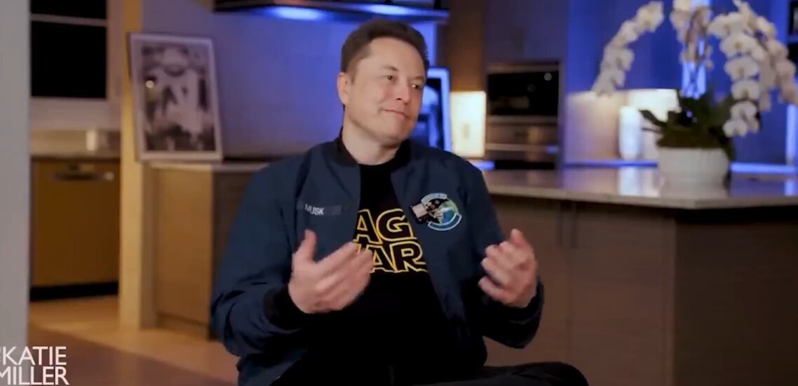 El empresario afirmó que muchos avistamientos podrían explicarse como tecnología avanzada creada por humanos, no fenómenos alienígenas.