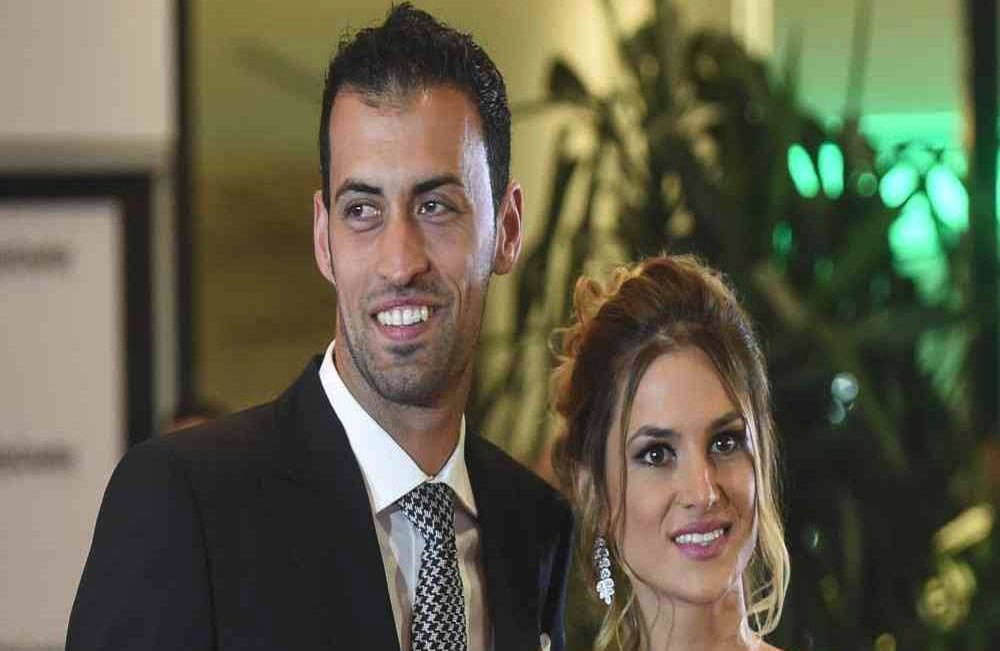 Sergio Busquets y su pareja Elena Galera. Foto: AFP