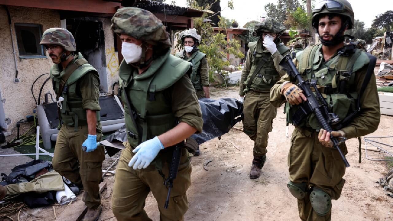 Panorama en Kfar Aza, sur de Israel tras ataque de Hamás.