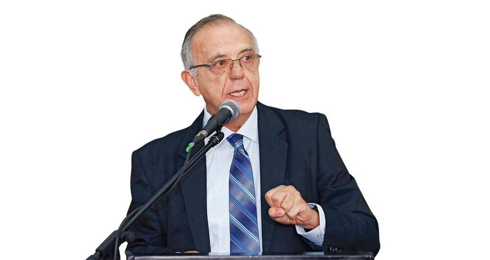 El ministro de Defensa, Iván Velásquez, priorizará la protección de la vida de los colombianos. 