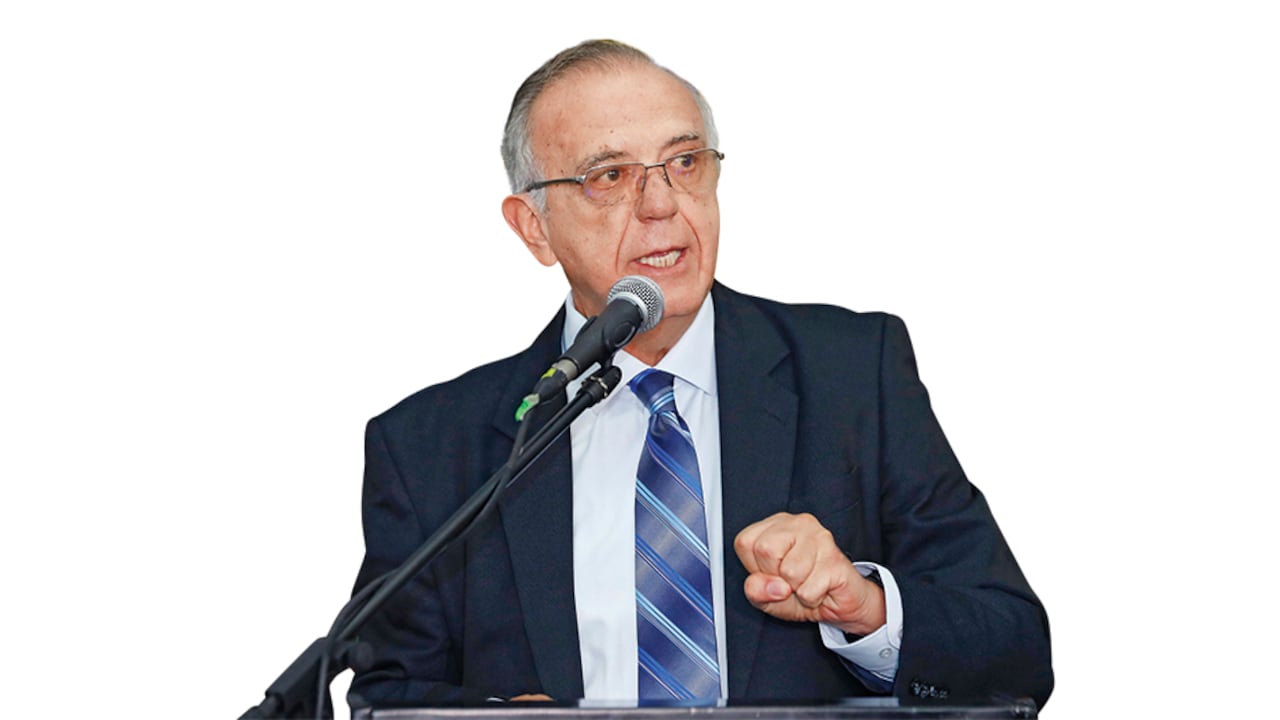 El ministro de Defensa, Iván Velásquez, priorizará la protección de la vida de los colombianos.