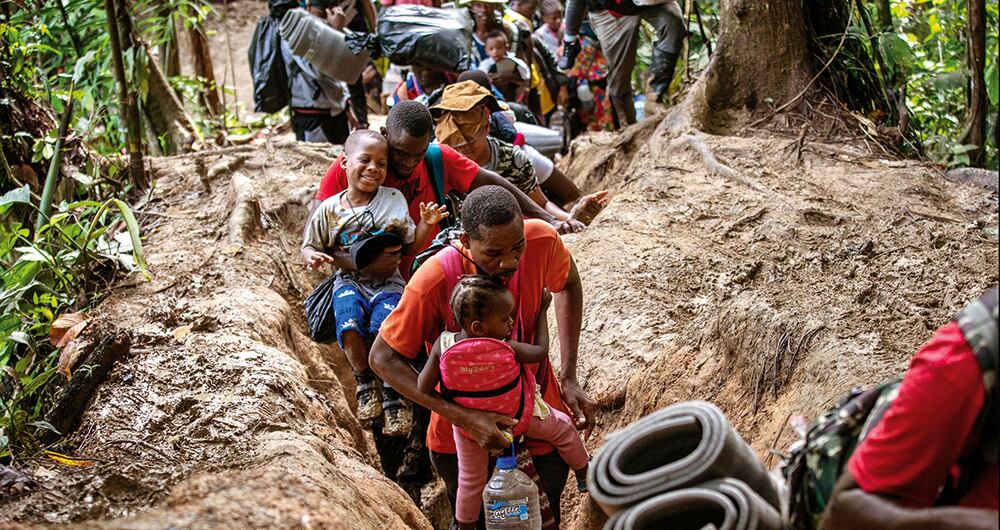  Miles de personas, especialmente de Haití y de Cuba, cruzan el país desde Nariño hasta el Tapón del Darién, en Chocó, buscando llegar a Estados Unidos. 