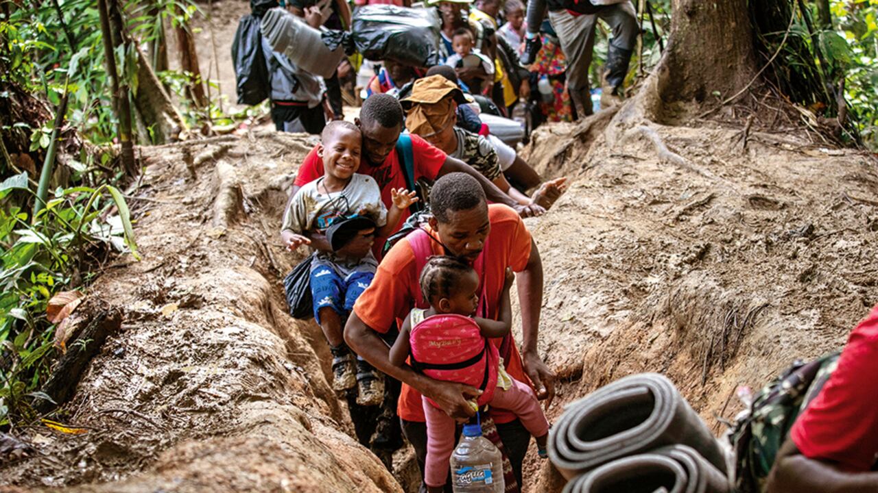Miles de personas, especialmente de Haití y de Cuba, cruzan el país desde Nariño hasta el Tapón del Darién, en Chocó, buscando llegar a Estados Unidos.