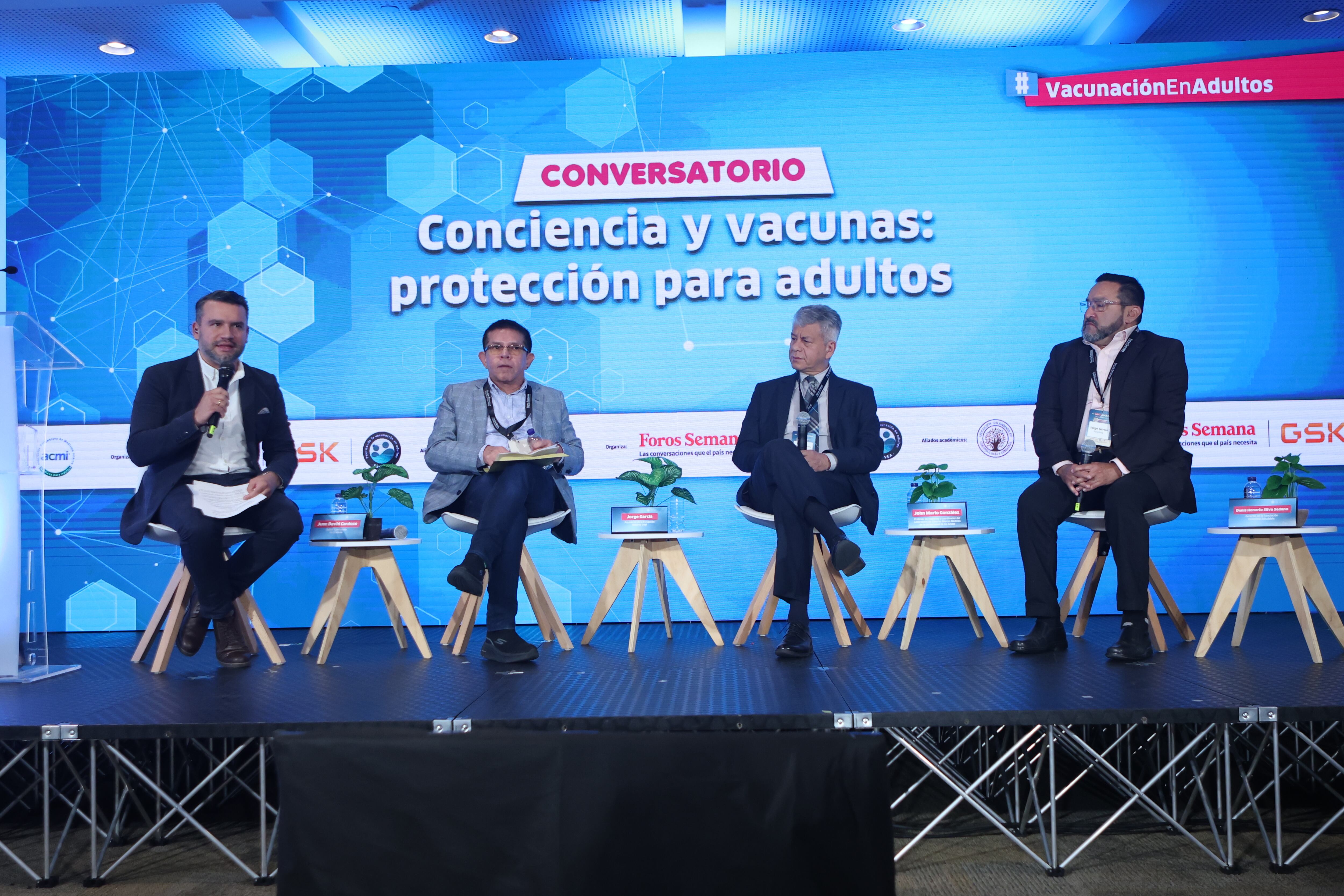Foro ‘Vacunación en adultos: prevenir para priorizar la vida’
Jueves 3 de julio de 2025,

CONVERSATORIO | Conciencia y vacunas: protección para adultos

Jorge García
Presidente de la Fundación Retorno Vital
John Mario González
Profesor de medicina y coordinador del Laboratorio de Ciencias Básicas Médicas de la Universidad de
los Andes
Denis Honorio Silva Sedano
Gerente de la Asociación Colombia Saludable
Modera: Juan David Cardozo
Editor y periodista de SEMANA