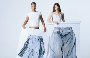 En el marco del Bogotá Fashion Week 2026, GEF presenta Transparencia, su colaboración con el diseñador Alejandro Crocker. Una colección pionera en Colombia y Latinoamérica.