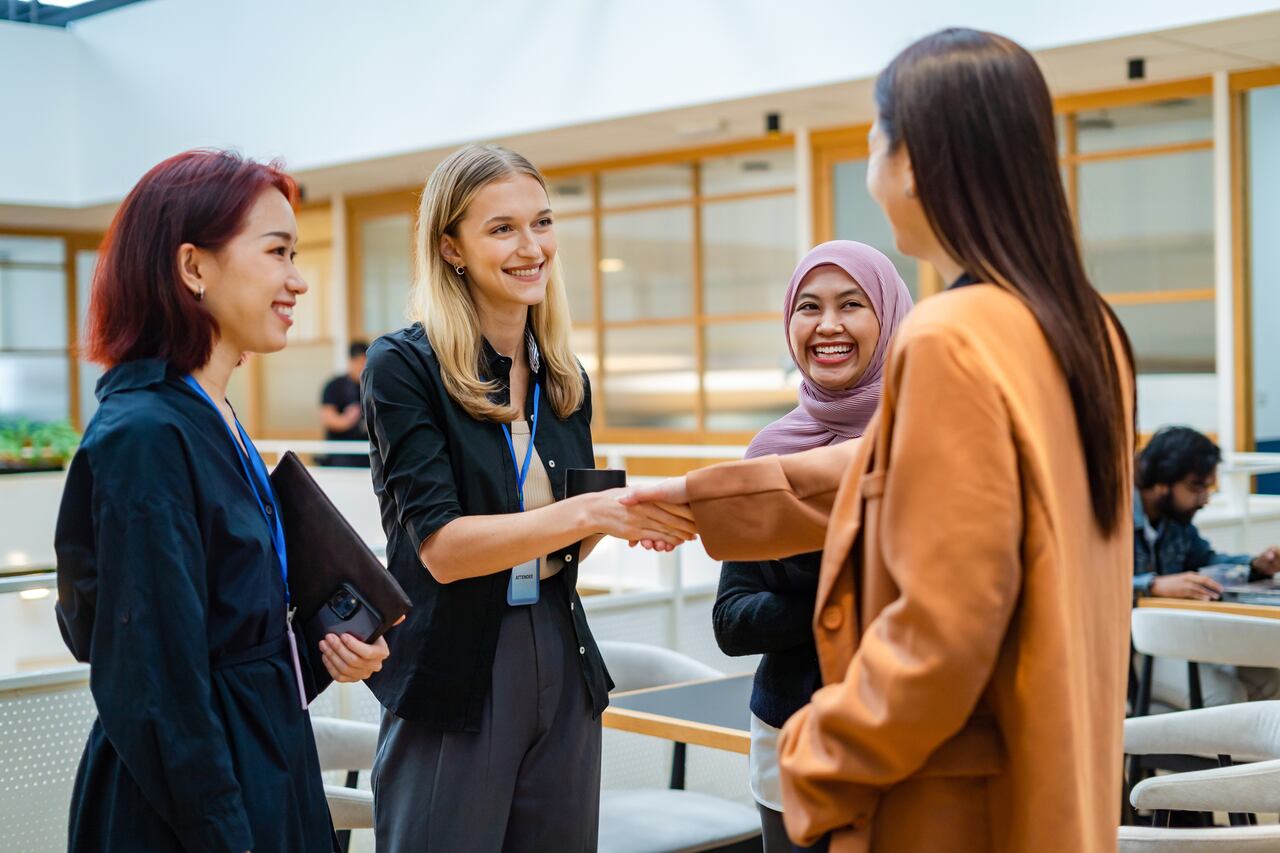 "Sin embargo, creo que las mujeres tienen mucho que ofrecer y pueden generar un gran impacto cuando ocupan posiciones de liderazgo", afirmó Ana Sandoval.
