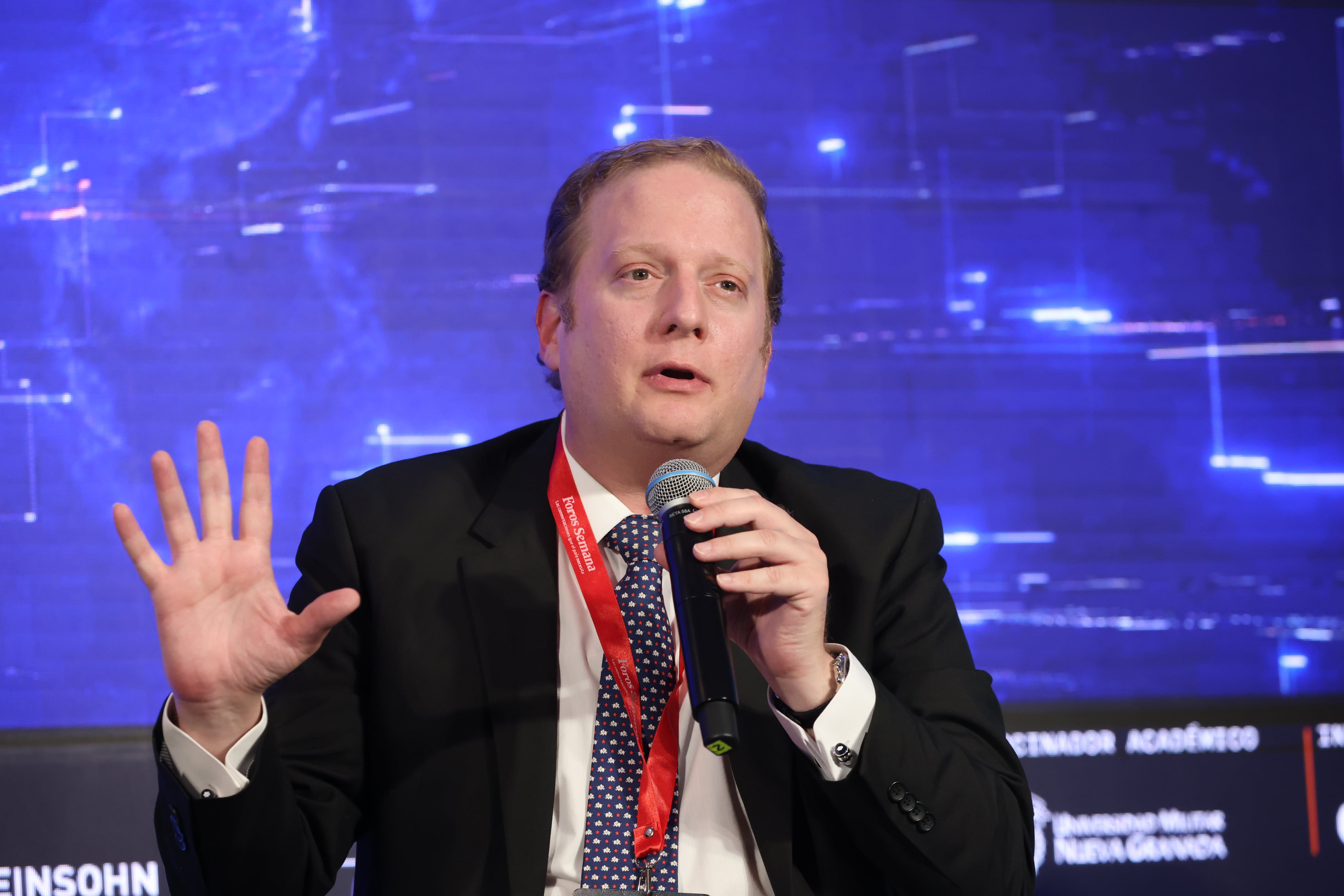 Foro Inteligencia Artificial
Más allá del hype
Miércoles 12 de agosto de 2026 

LA GRAN PREGUNTA | Cuando todos tienen IA, ¿dónde está la ventaja competitiva?
Objetivo: Analizar qué está diferenciando a las organizaciones que están capturando valor real de la
inteligencia artificial de aquellas que apenas la están incorporando. La conversación buscará identificar
cómo están cambiando la toma de decisiones, la gestión del talento, los modelos de negocio y la
capacidad de ejecución, así como las nuevas ventajas competitivas que están emergiendo en un
entorno donde el acceso a la tecnología es cada vez más universal.


Ingeniera Astrid Rubiano Fonseca Ph. D. vicerrectoría de Investigaciones en la Universidad
Militar Nueva Granada.
Samuel Eduardo Jiménez Santafé, chief technology officer de Heinsohn Business
Technology
Rachid Nader, secretario jurídico de la Gobernación del Atlántico
Ana María Tobar, gerente de Tecnología de Colsubsidio
Modera: María José Echeverri, co-founder at Colombia Tech Week