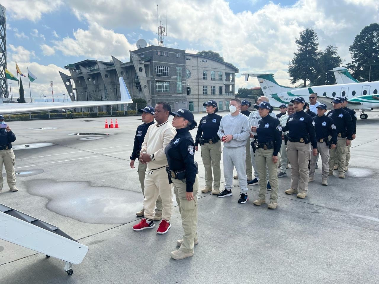 Grupo de narcos extraditados a Estados Unidos, según la Policía.