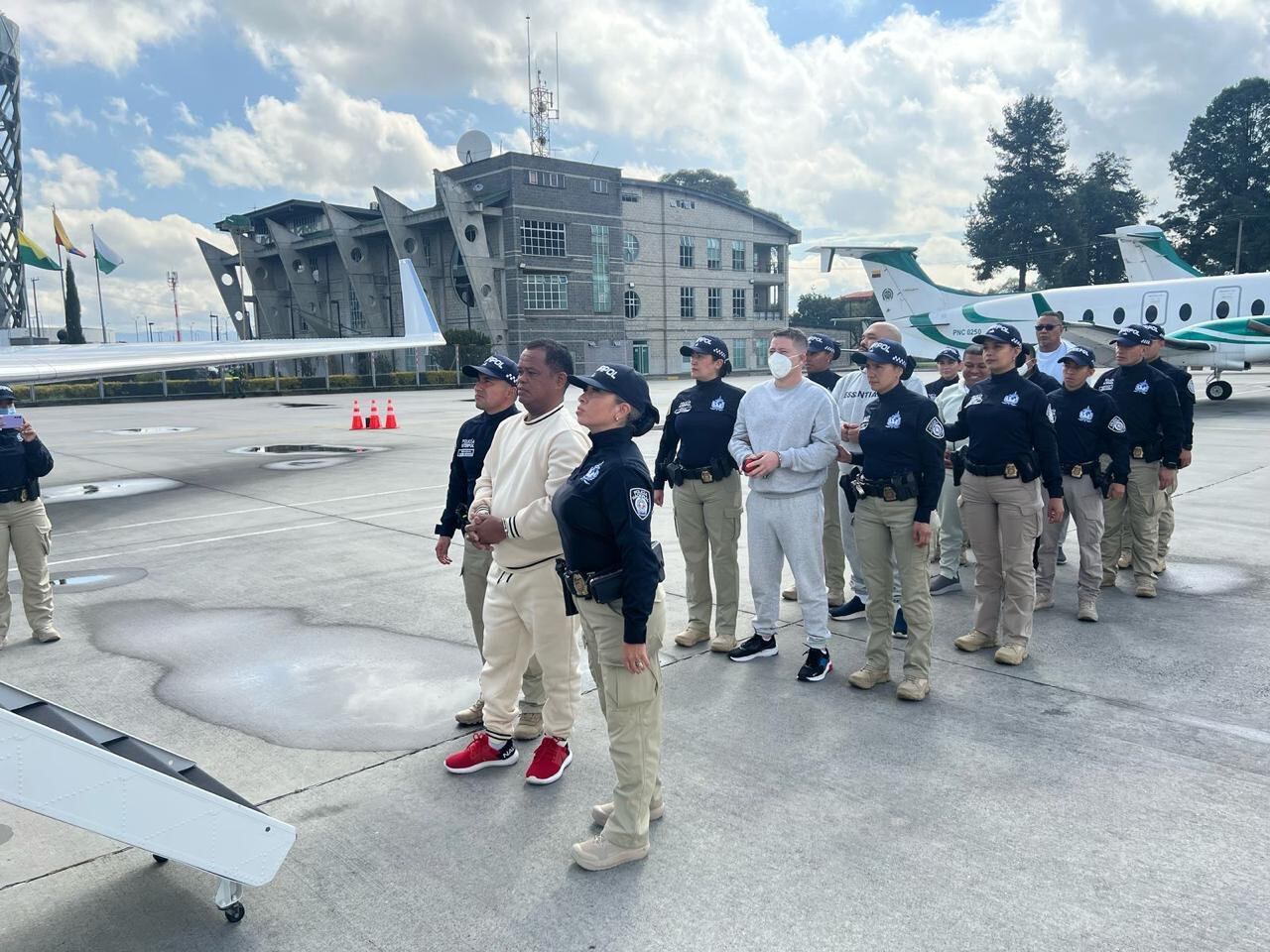 Grupo de narcos extraditados a Estados Unidos, según la Policía.