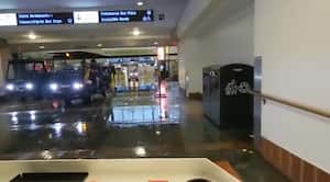 Gran parte de la estación de Unión del Centro de Los Ángeles resultó inundada, obligando al personal de servicio a transportar a los viajeros en carritos de golf, para llegar a las plataformas del Metro o para salir del lugar.