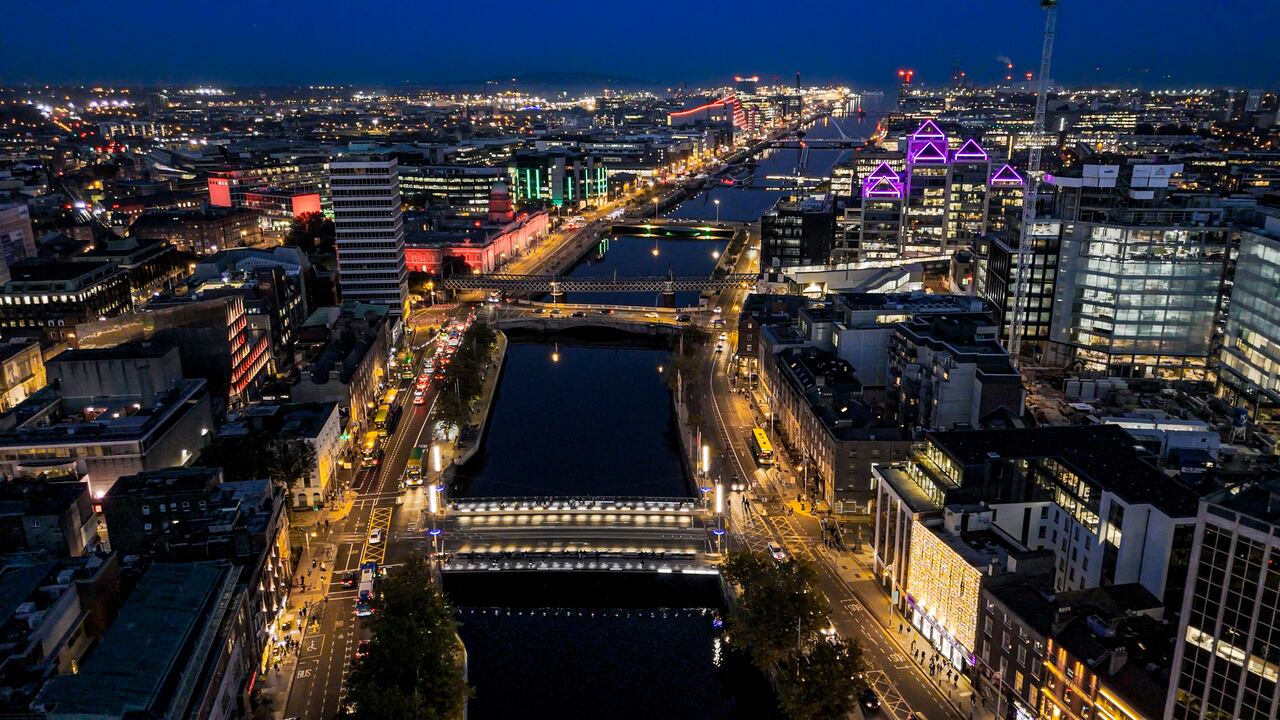 Las ciudades inteligentes logran fusionar recursos tecnológicos con eficiencia en sus sistemas de tráfico, salud, bienes y servicios, etc.