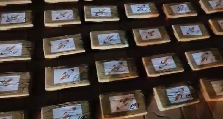 Los paquetes estaban marcados con la imagen de un cohete.