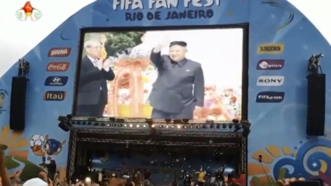 Un video muestra a Kim Jong-un en la gran pantalla en Copacabana, Brasil. Foto: YouTube / Korea News Backup.