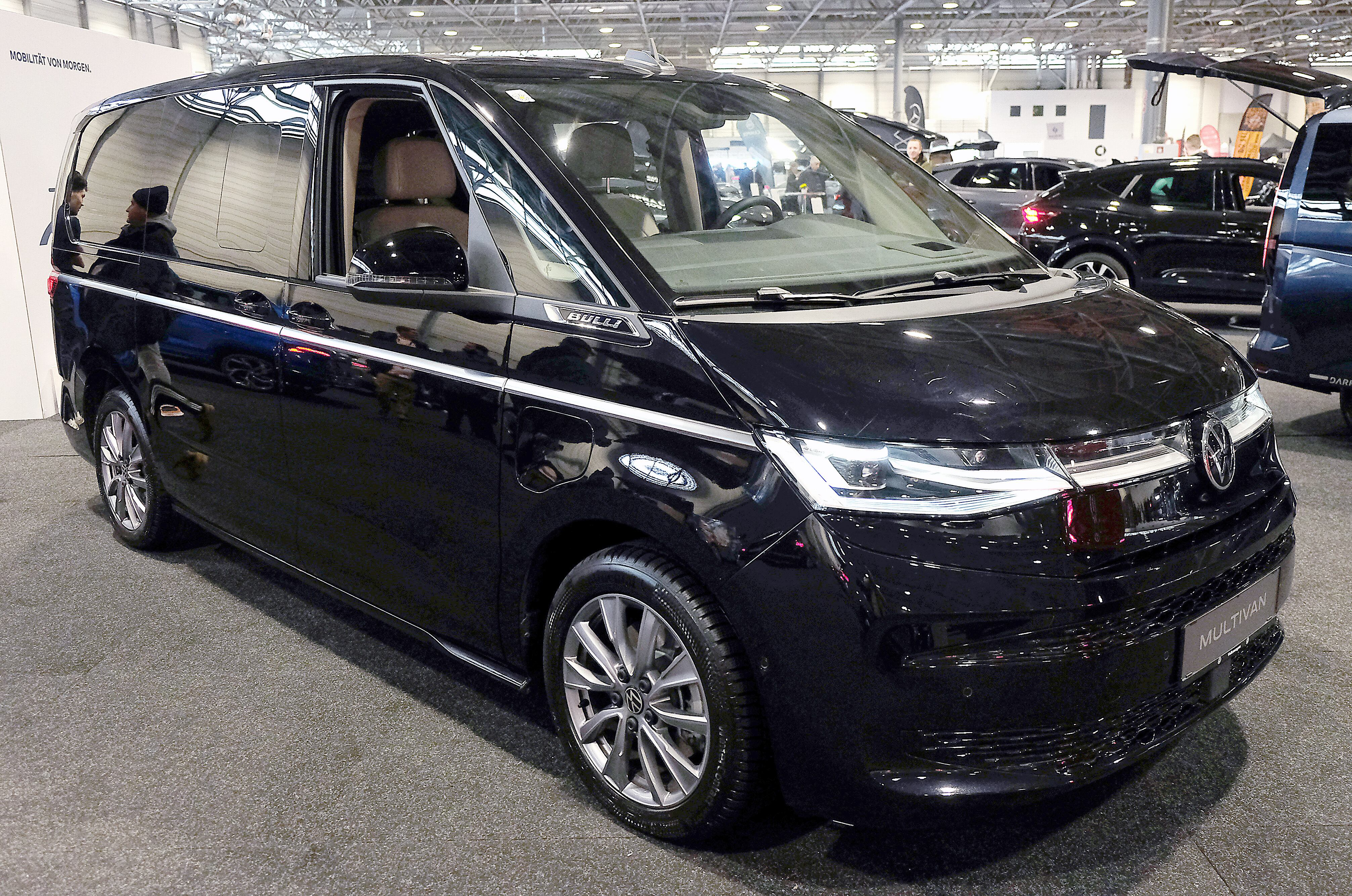 Volkswagen multivan, el vehículo que usa el nuevo papa